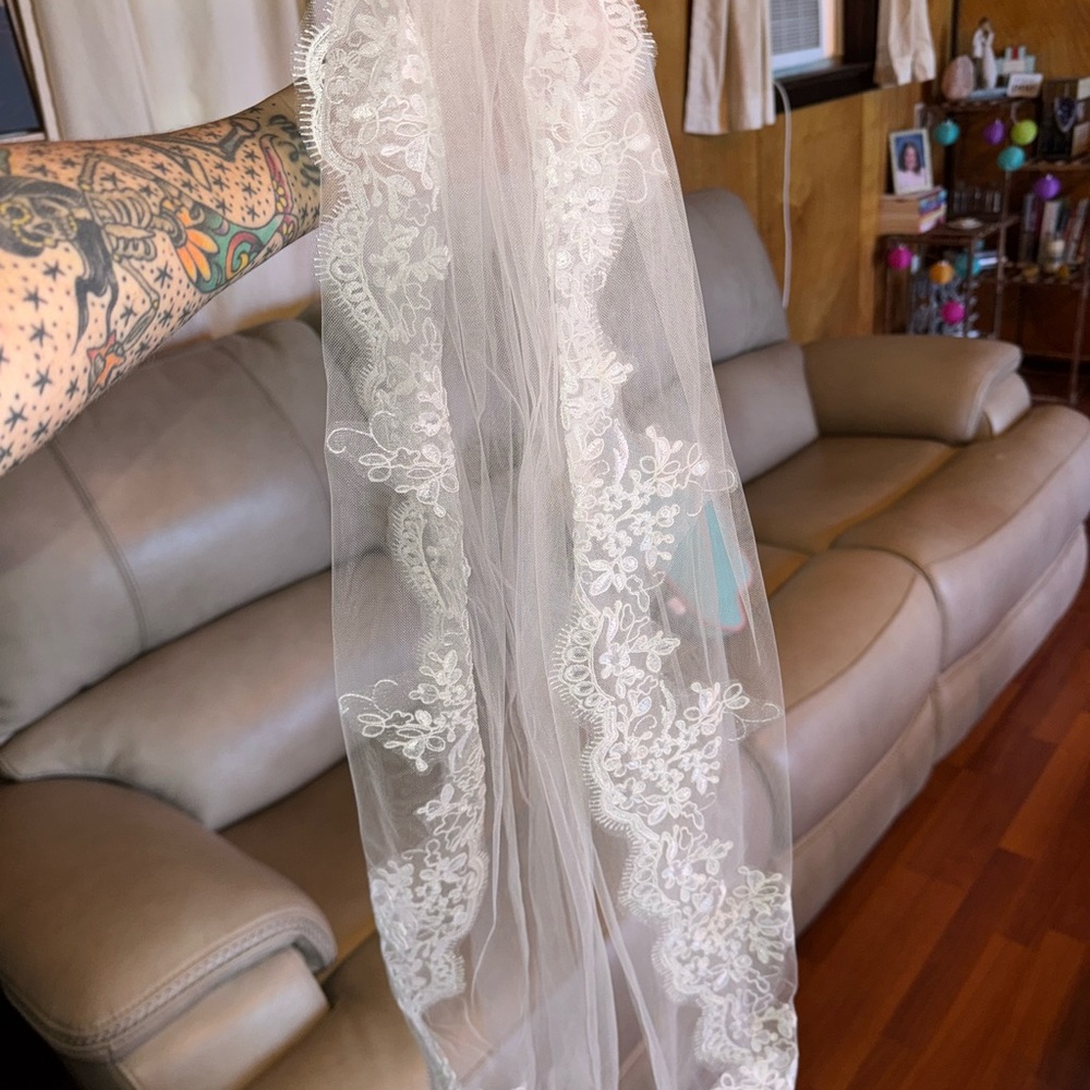Elegant White Wedding Dress - Picture 10 of 13